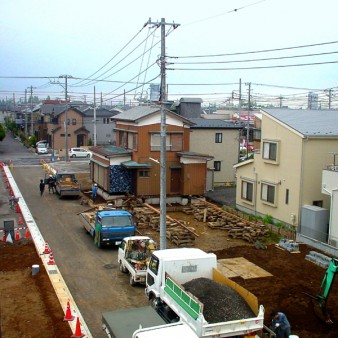 ９：曳家工事　新設基礎に移動